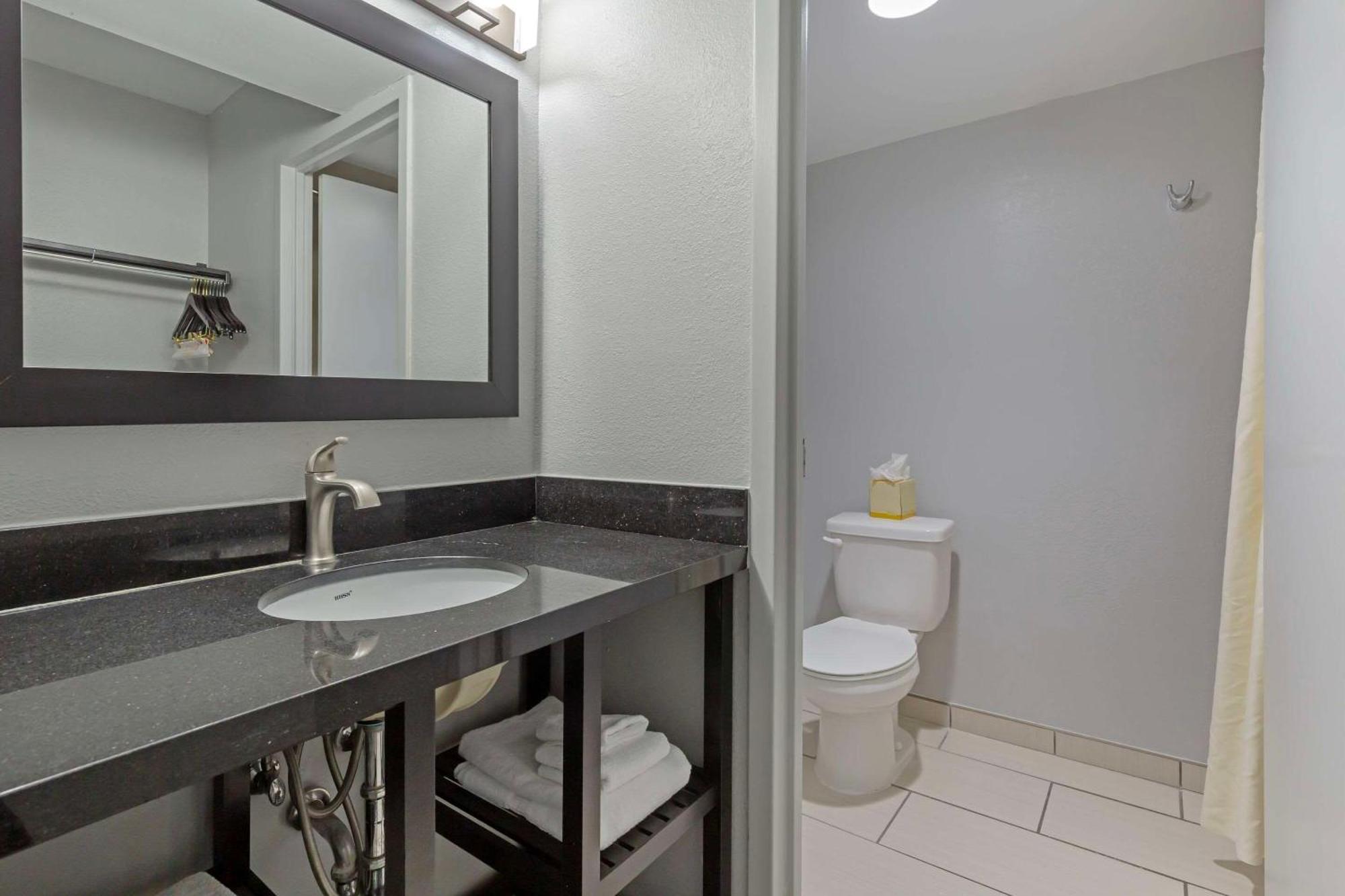Clarion Hotel & Suites BWI Airport North Baltimore Eksteriør bilde