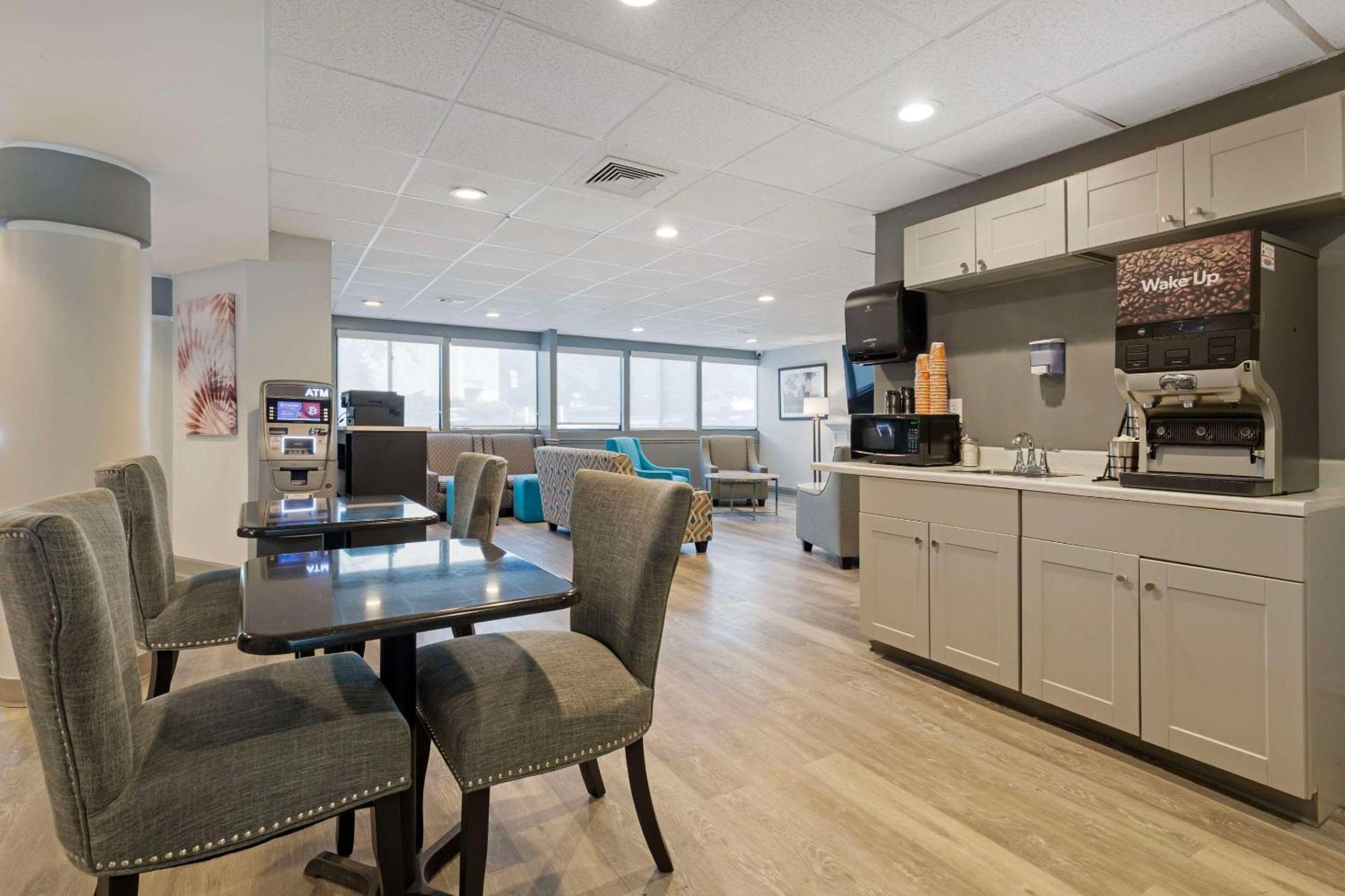 Clarion Hotel & Suites BWI Airport North Baltimore Eksteriør bilde