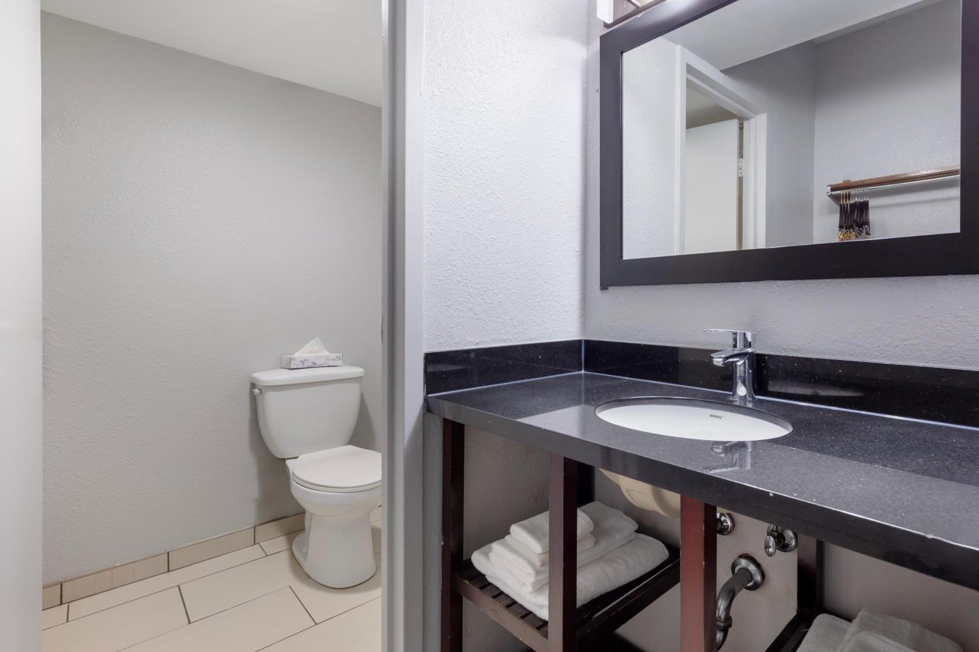 Clarion Hotel & Suites BWI Airport North Baltimore Eksteriør bilde
