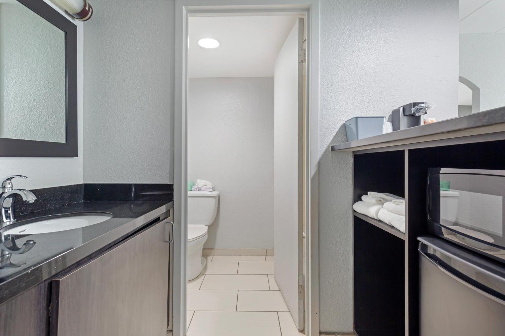 Clarion Hotel & Suites BWI Airport North Baltimore Eksteriør bilde